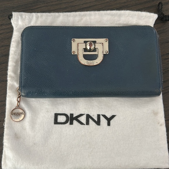 Wallet - Picture 2 of 6